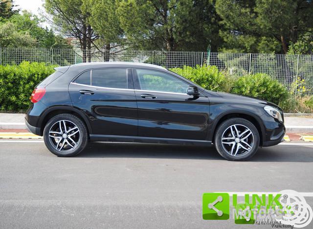 MERCEDES-BENZ GLA 200 d Automatic 4Matic Premium
