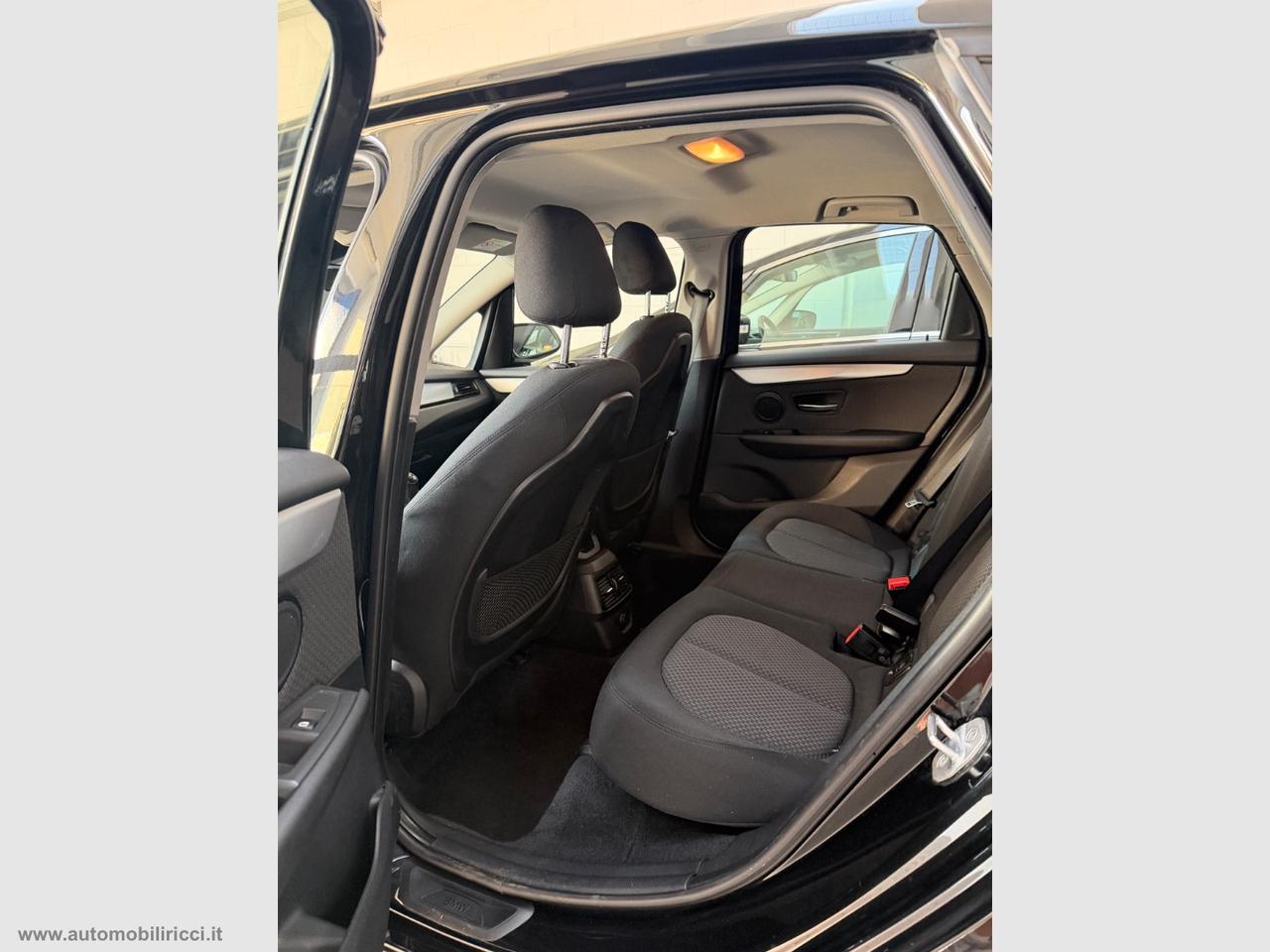 BMW 220i Active Tourer Advantage