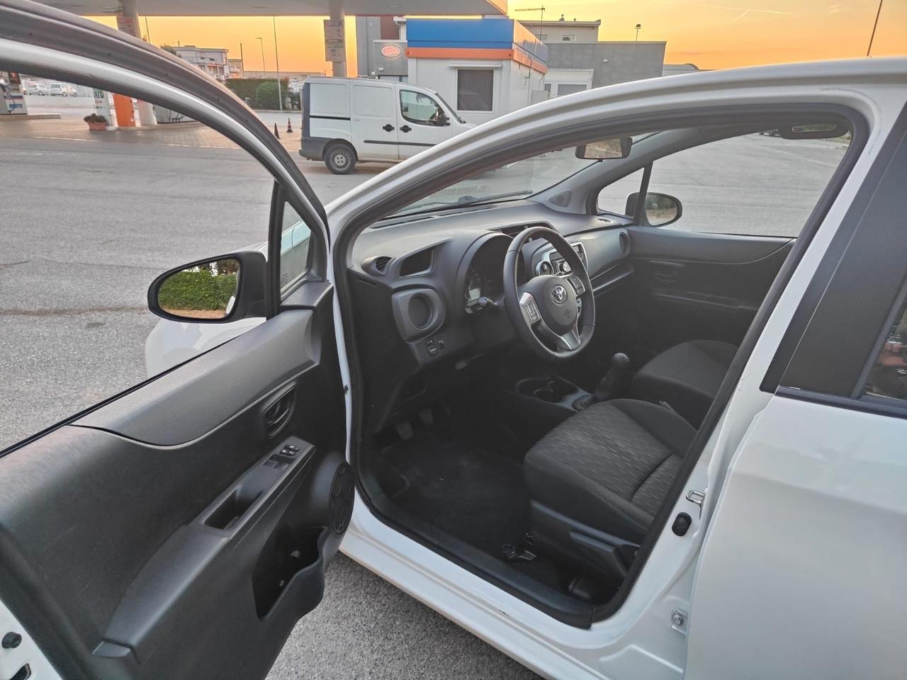 Toyota Yaris 1.0 5 porte Lounge