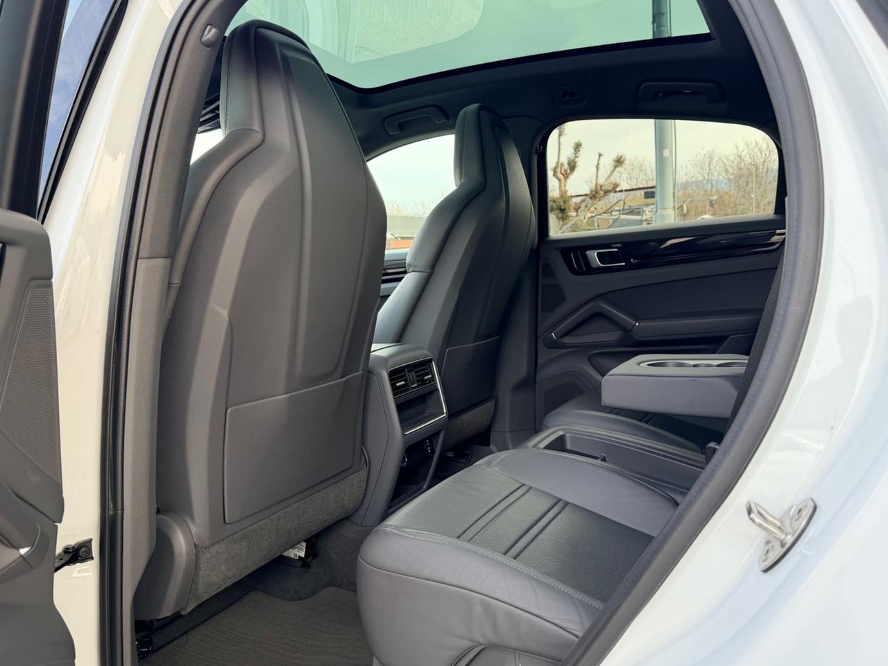 Porsche Cayenne Coupé 3.0 V6 E-Hybrid uni pro in garanzia