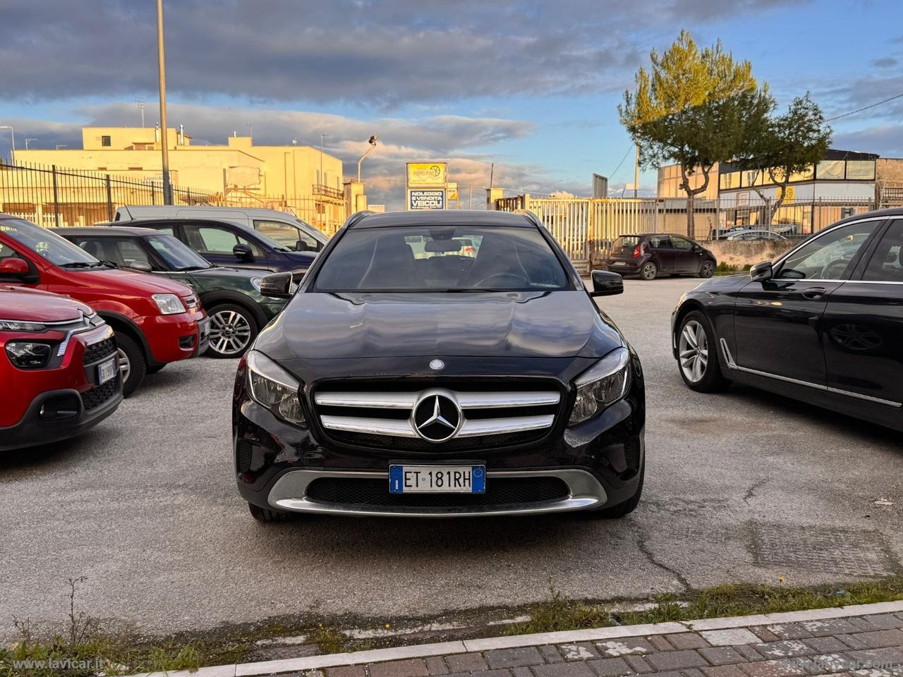 MERCEDES-BENZ GLA 180 d Premium
