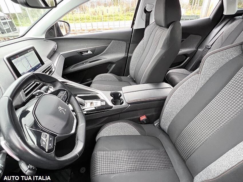 PEUGEOT 3008 1.2 BENZINA NAVI-AUTOMATICA