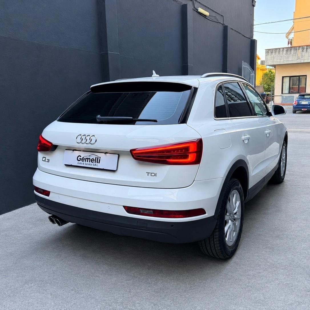 Audi Q3 2.0 TDI 120 CV Business Sport