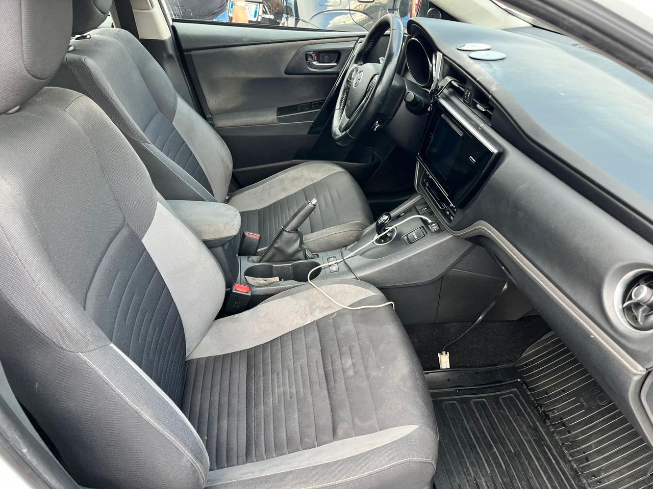 Toyota Auris 1.8 Hybrid sw