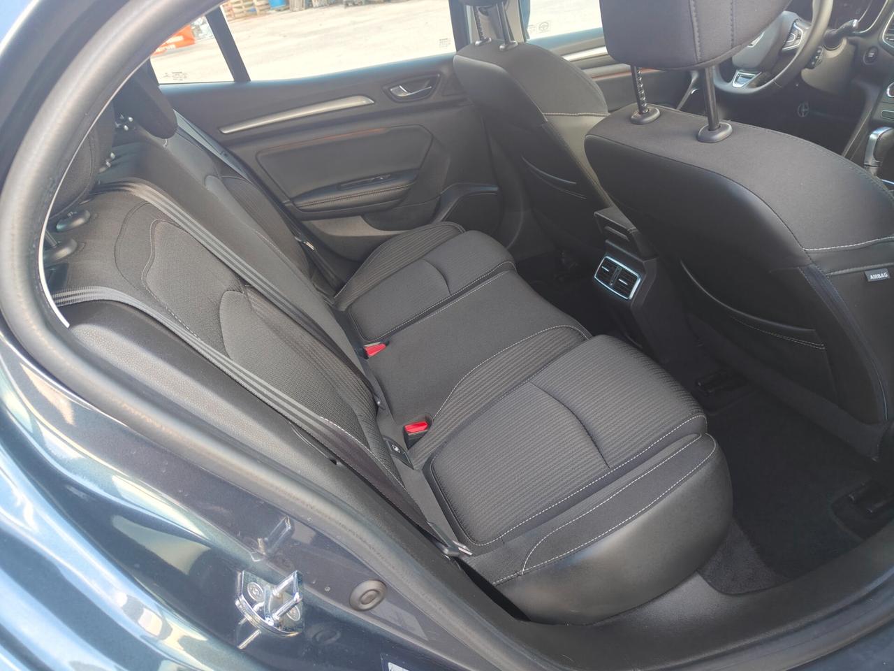Renault Megane 1.5 Blue dCi 115cv EDC Intens