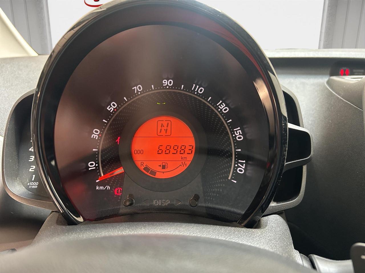 Toyota Aygo 5p 1.0 x-play m-mt 72cv