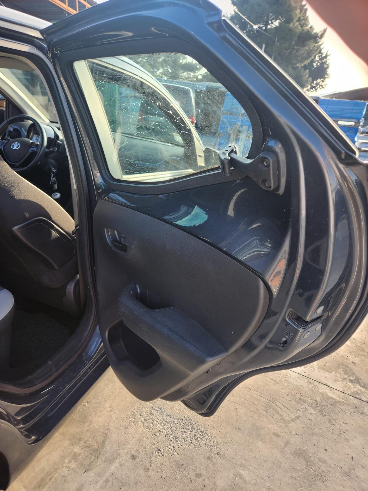 Toyota Aygo 1.0 VVT-i 69 CV 5 porte x-wave