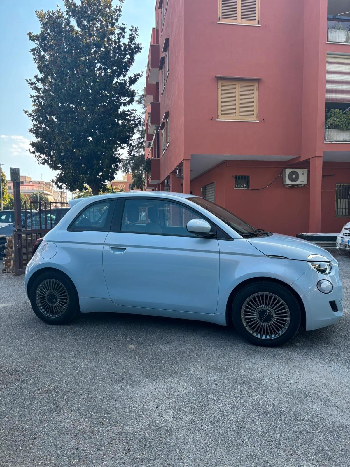 Fiat 500e Berlina 42 kWh Icon- UNIPRO.