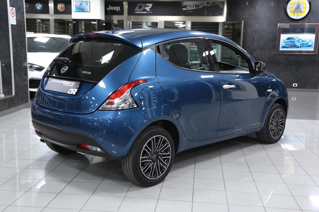 Lancia Ypsilon 1.0 Hybrid Gold_neopatentati