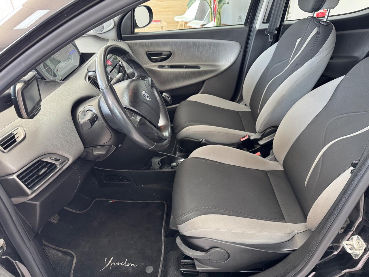 Lancia Ypsilon 0.9 TwinAir 85 CV 5 porte S&S Silver
