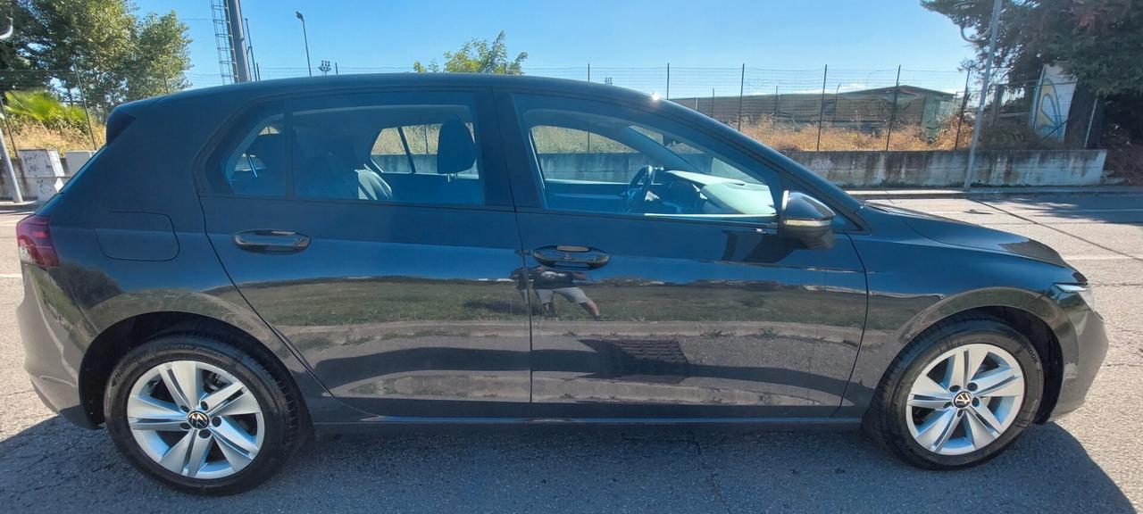 GOLF 8 DSG 2,0 DIESEL 115 CV STRAFULL NAVI LEGA TELEFONO CRUISE CAMBIO AUTOMATICO NUOVA