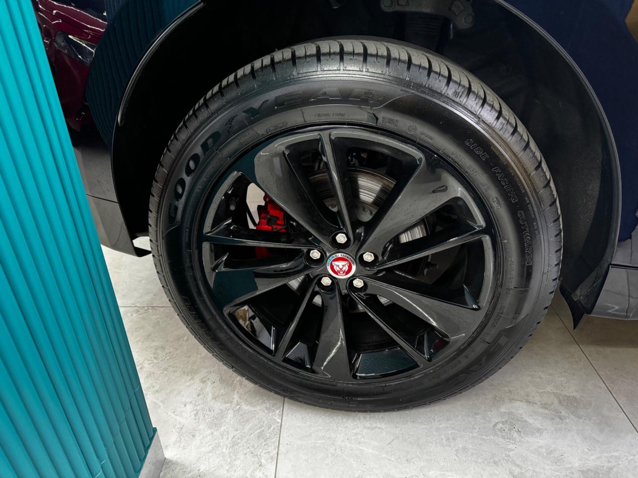 Jaguar F-Pace 2.0 D 163 CV R-Dynamic