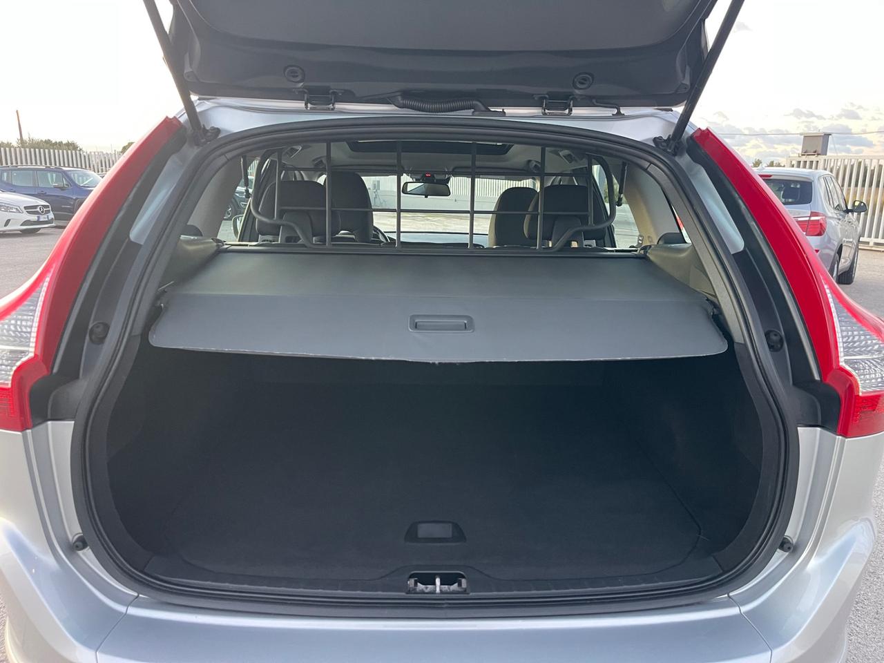 VOLVO XC60 2.4 D4 190CV 4WD MANUAL FUL TETTO 16