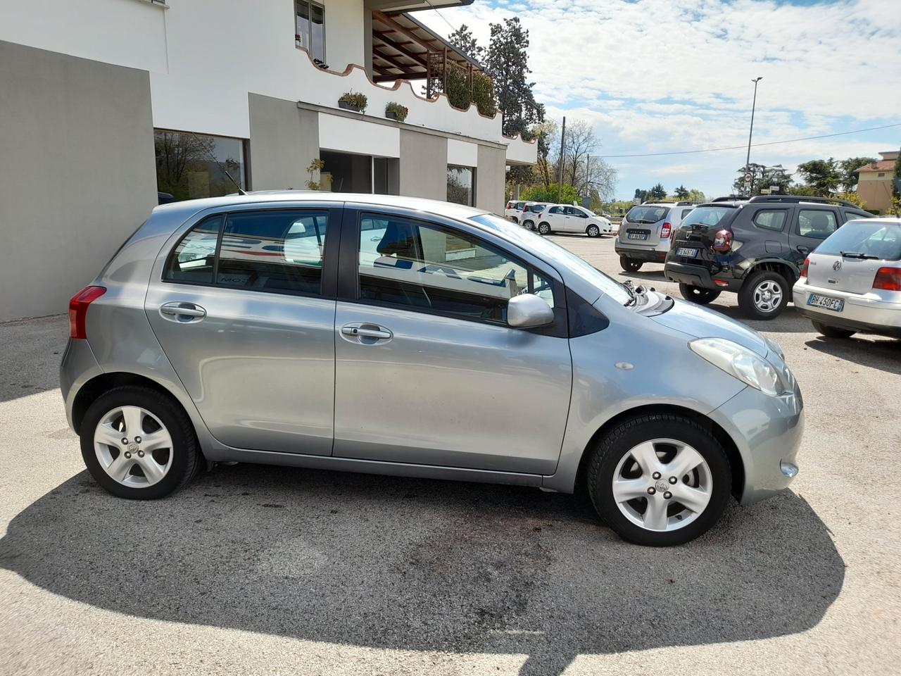 Toyota Yaris 1.0 5 porte Sol