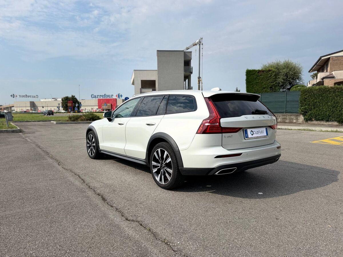 Volvo V60 2.0 b4 Business Pro awd auto