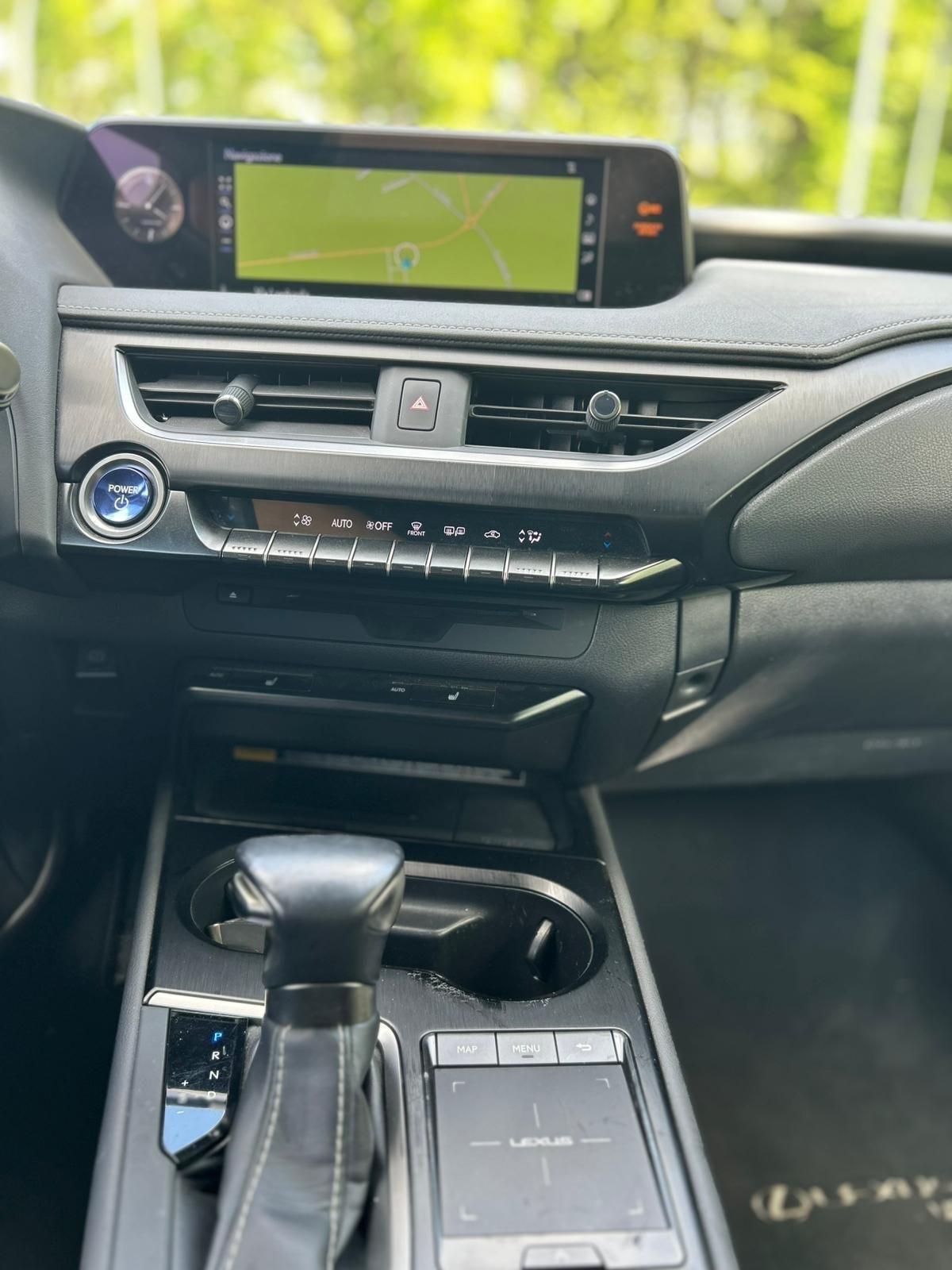 Lexus UX 250h Hybrid AWD Luxury Navi Pelle LED Camera