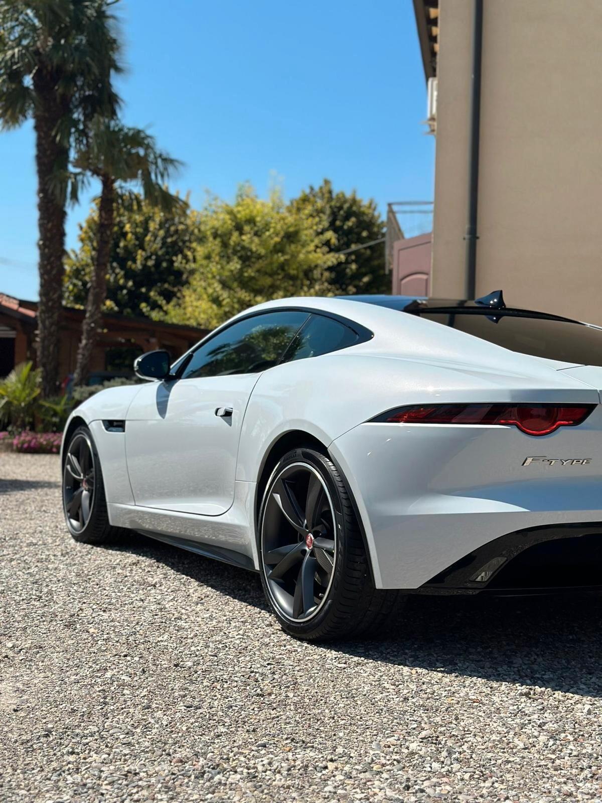Jaguar F-Type 2.0 i4 RWD 300 CV aut. Coupé R-DYNAMIC