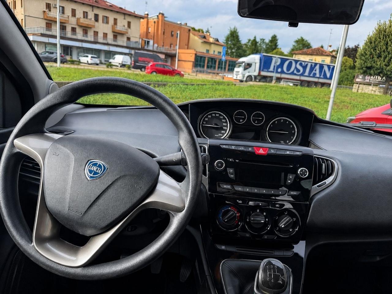 Lancia Ypsilon 1.2 69 CV 5 porte Gold
