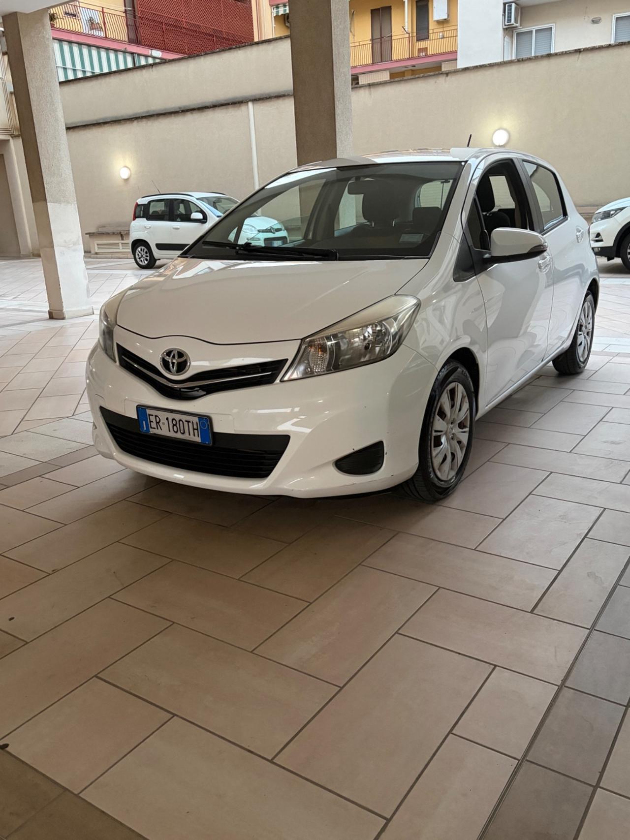 Toyota Yaris 1.0 5 porte Lounge