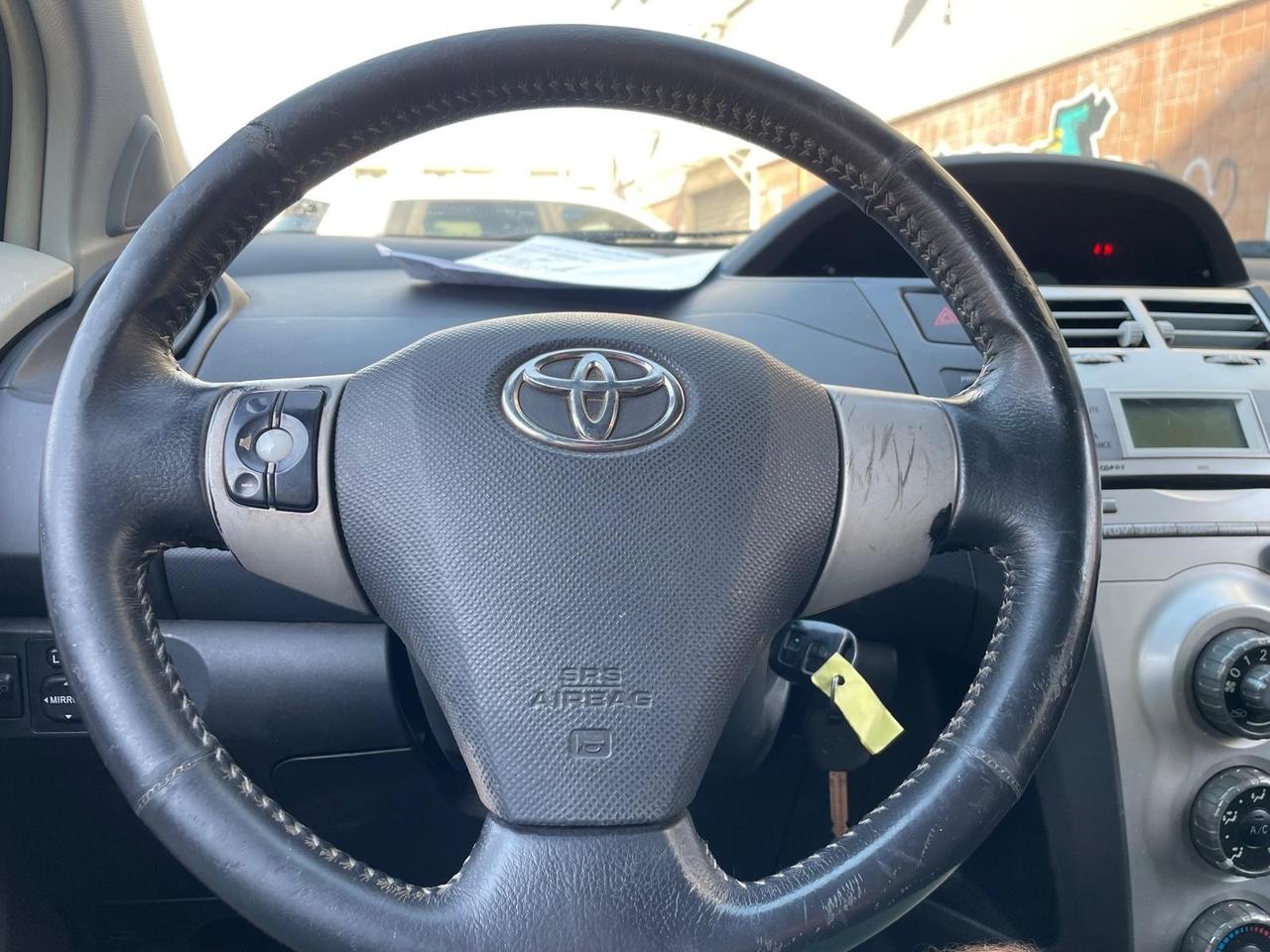 Toyota Yaris 1.0 5 porte Sol