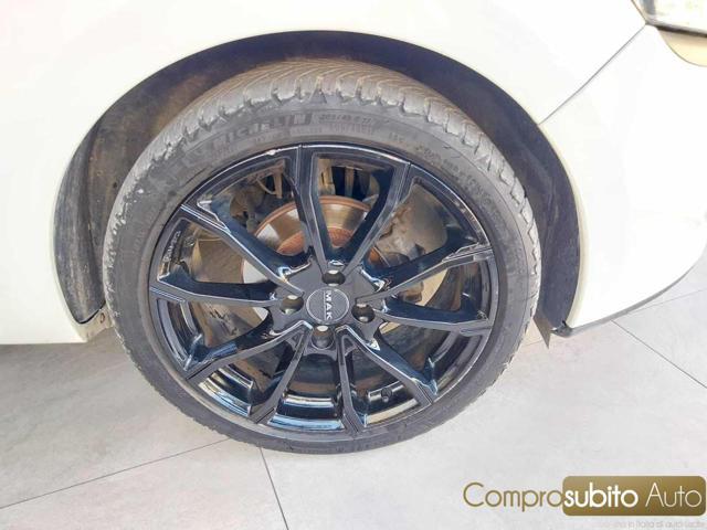 RENAULT Clio 1.5 dCi 8V 90CV (Garanzia 12 Mesi)