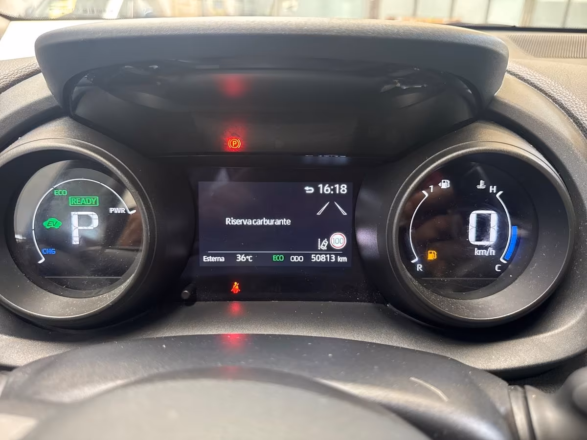 TOYOTA Yaris 4ª serie - Yaris 1.5 Hybrid 5 porte Trend