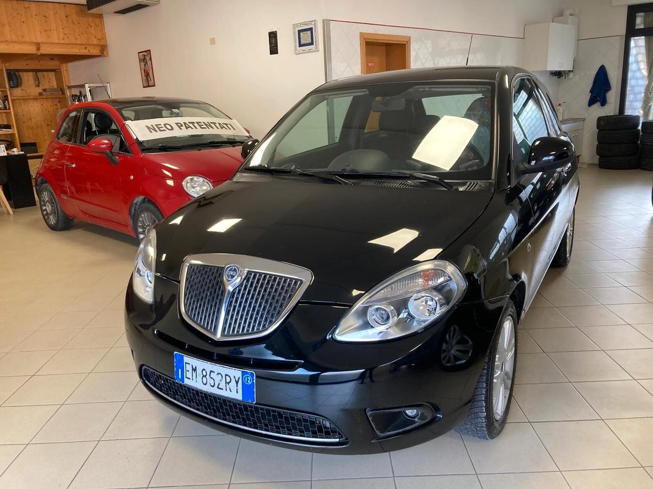 Lancia Ypsilon 1.2 69 CV Unyca