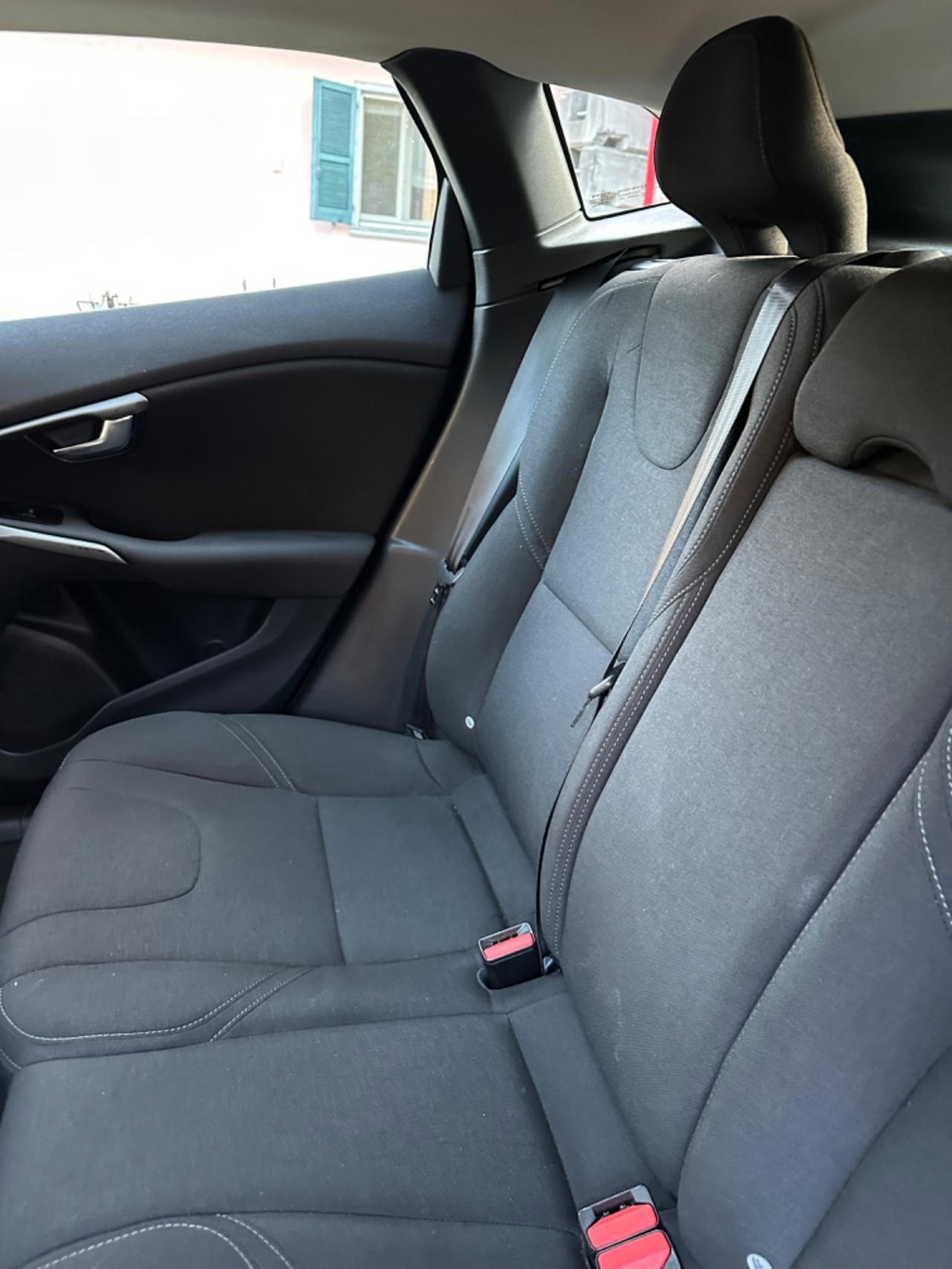 Volvo V40 D2 MOMENTUM KMCERT UNICOPR EU6B