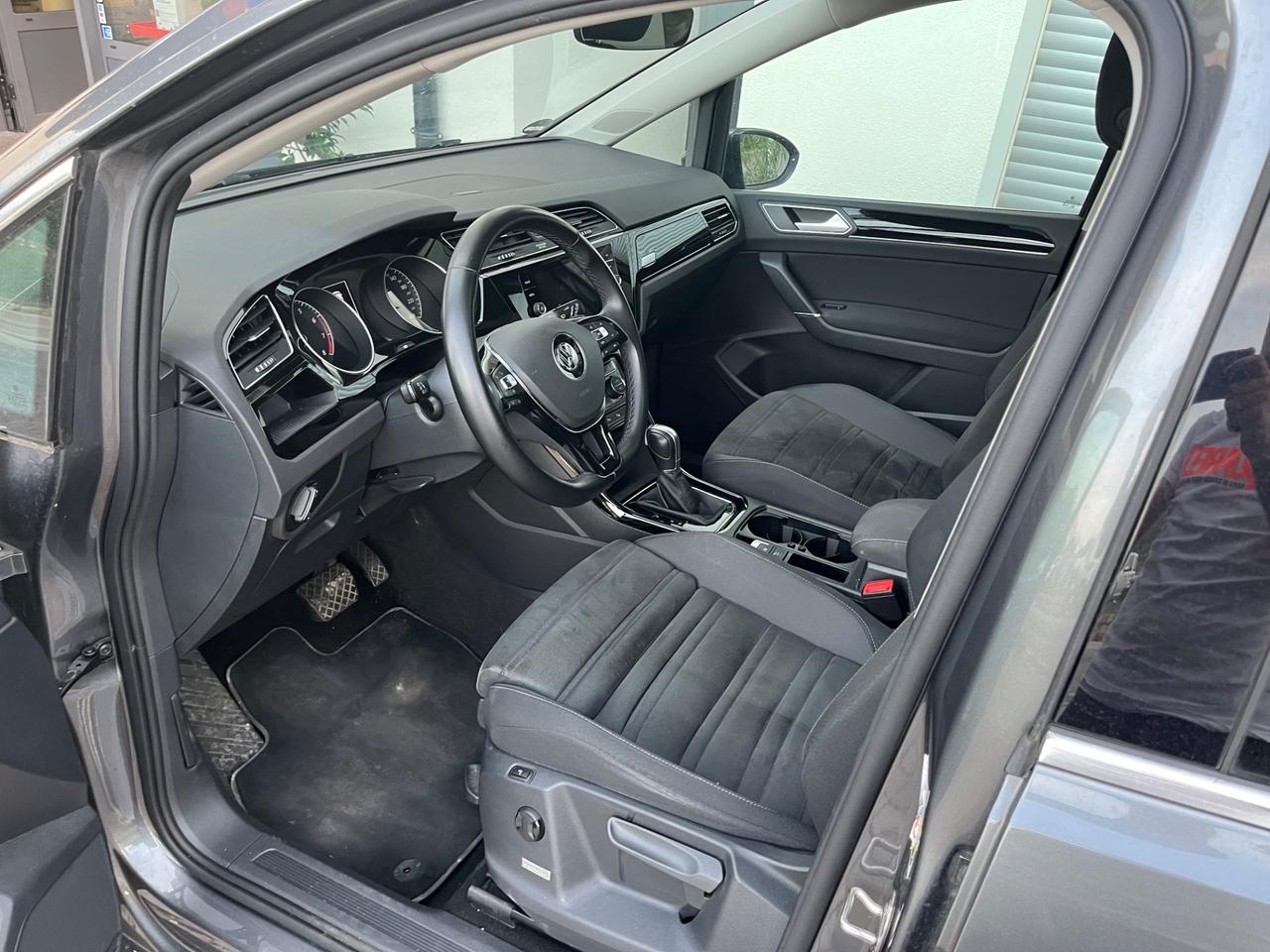 Volkswagen Touran 1.5 TSI EVO DSG Executive BlueMotion Technology