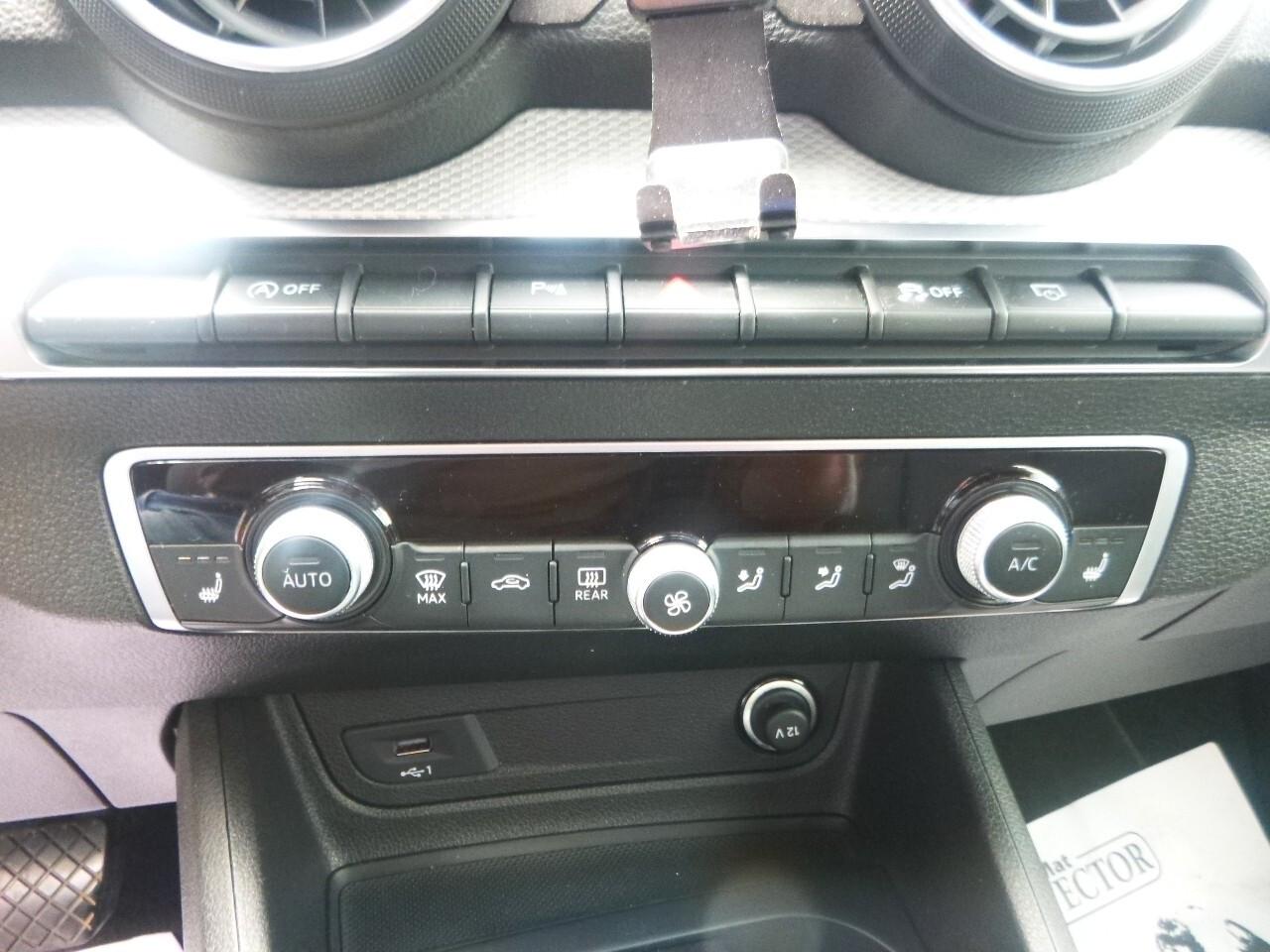 Audi Q2 35 TDI quattro S tronic Identity Black
