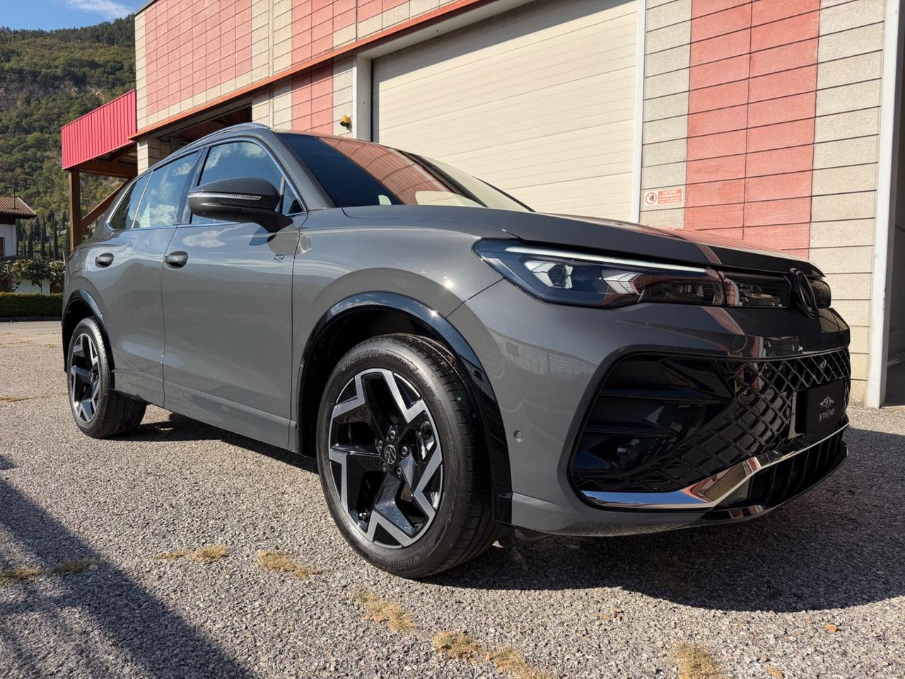 Volkswagen Tiguan new 150 CV DSG R-Line GANCIO TRAINO