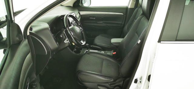 MITSUBISHI Outlander 2.2 DI-D 4WD Instyle 5p.