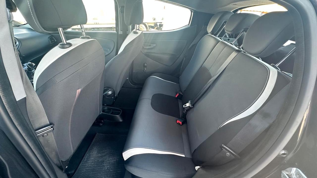 Lancia Ypsilon 1.2 69 CV 5 porte S&S Silver