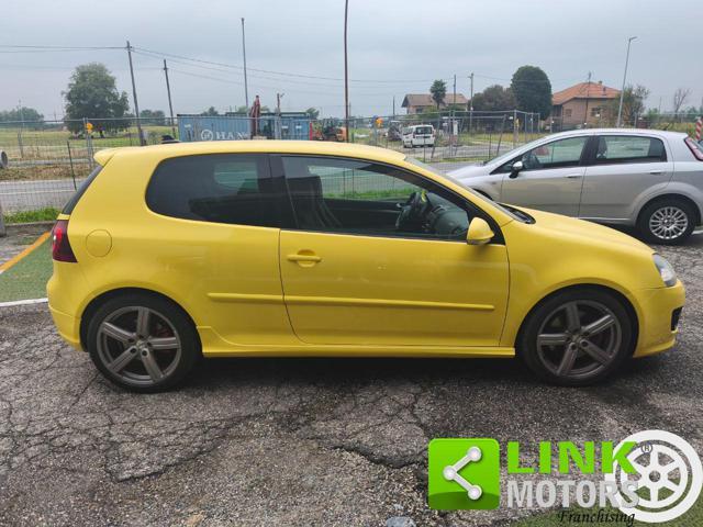 VOLKSWAGEN Golf GTI PIRELLI