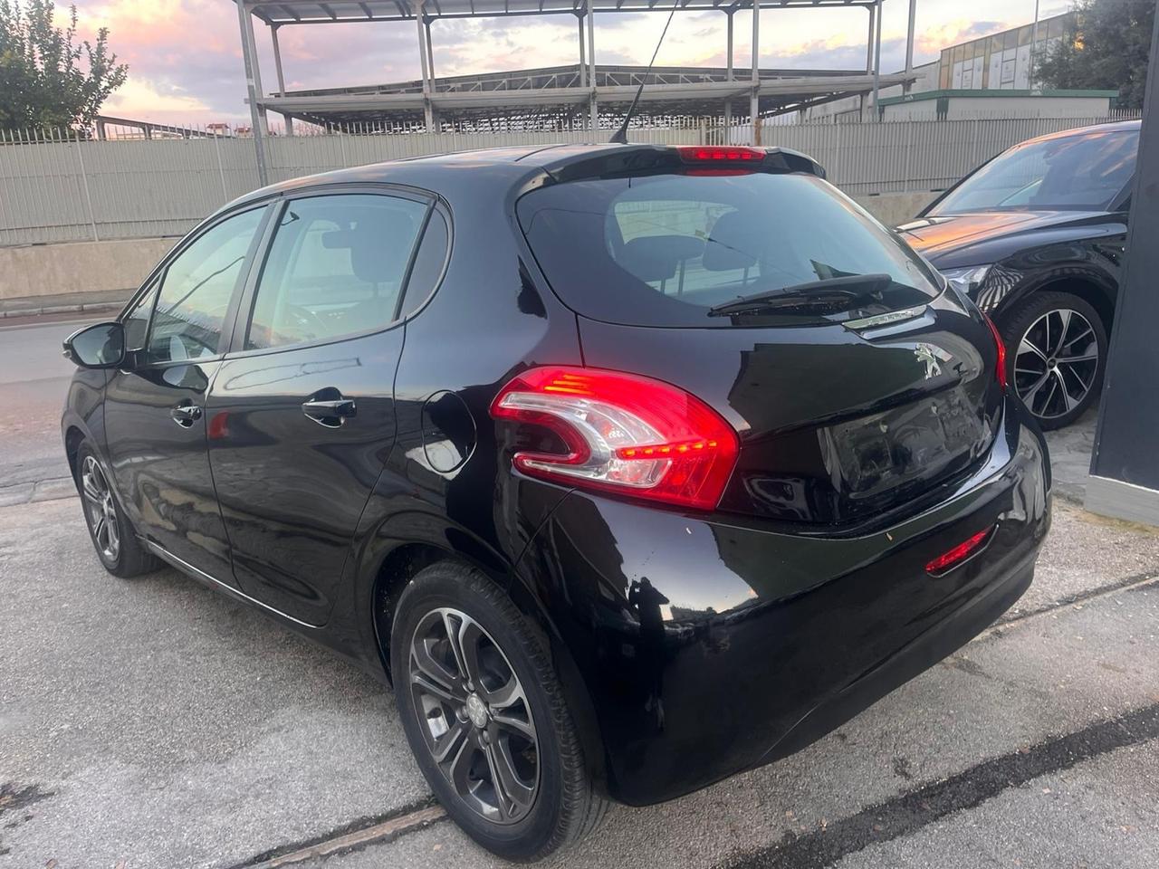 Peugeot 208 1.4 HDi 68 CV 5 porte Business