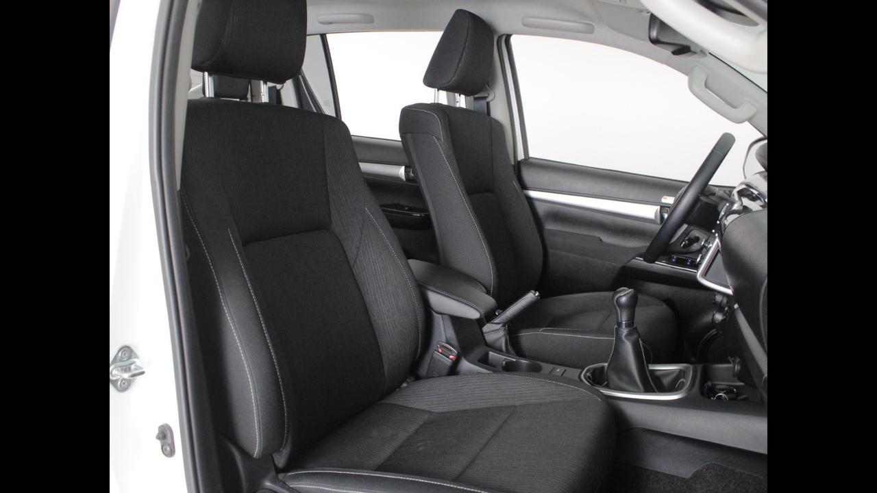 TOYOTA Hilux IV 2019 - Hilux 2.4 d-4d C&C 4x2 Hilux my19