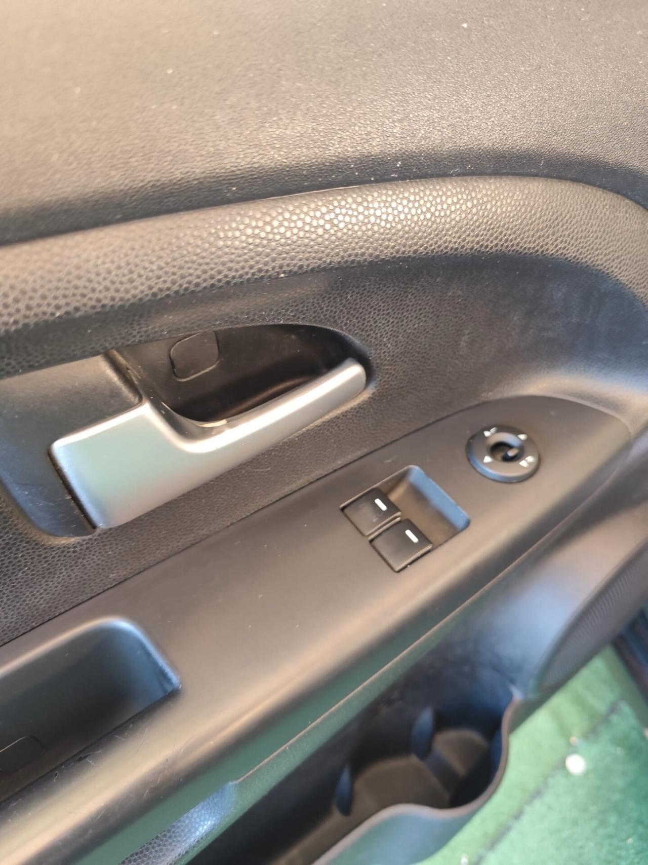 Kia Venga 1.4 CRDi 90CV CROSSOVER