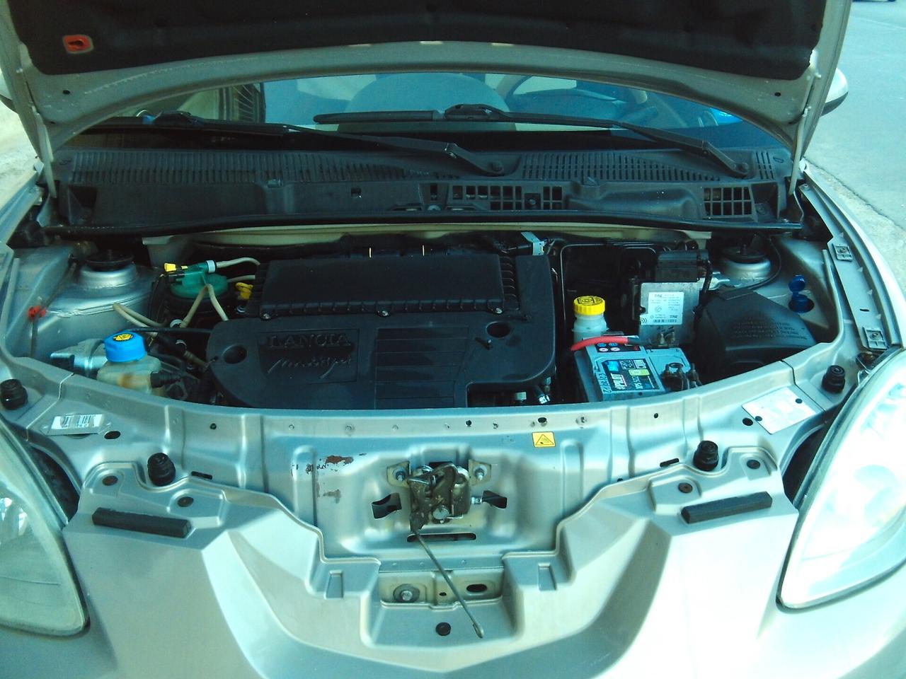 Lancia Ypsilon 1.3 MJT 75 CV Platino