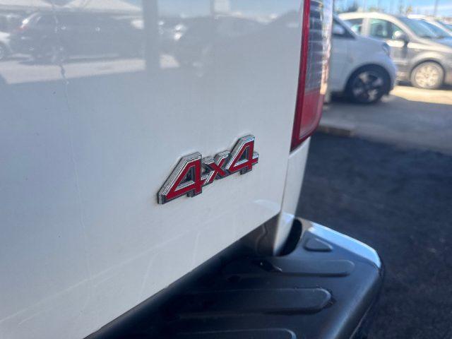 NISSAN Navara 2.5 dCi 4 porte Double Cab LE gancio traino