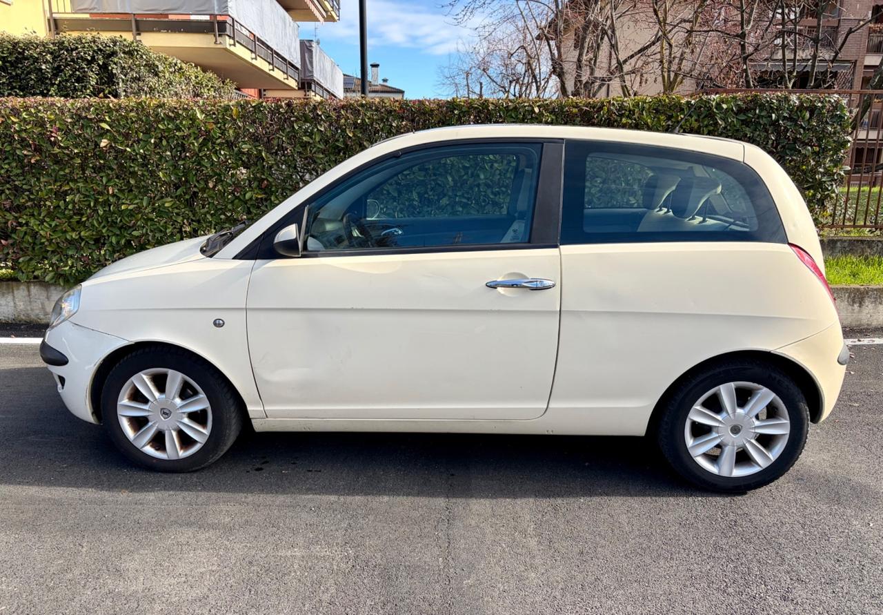 Lancia Ypsilon 1.2 16V