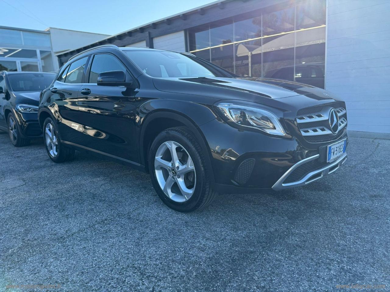 MERCEDES-BENZ GLA 200 d Automatic Premium