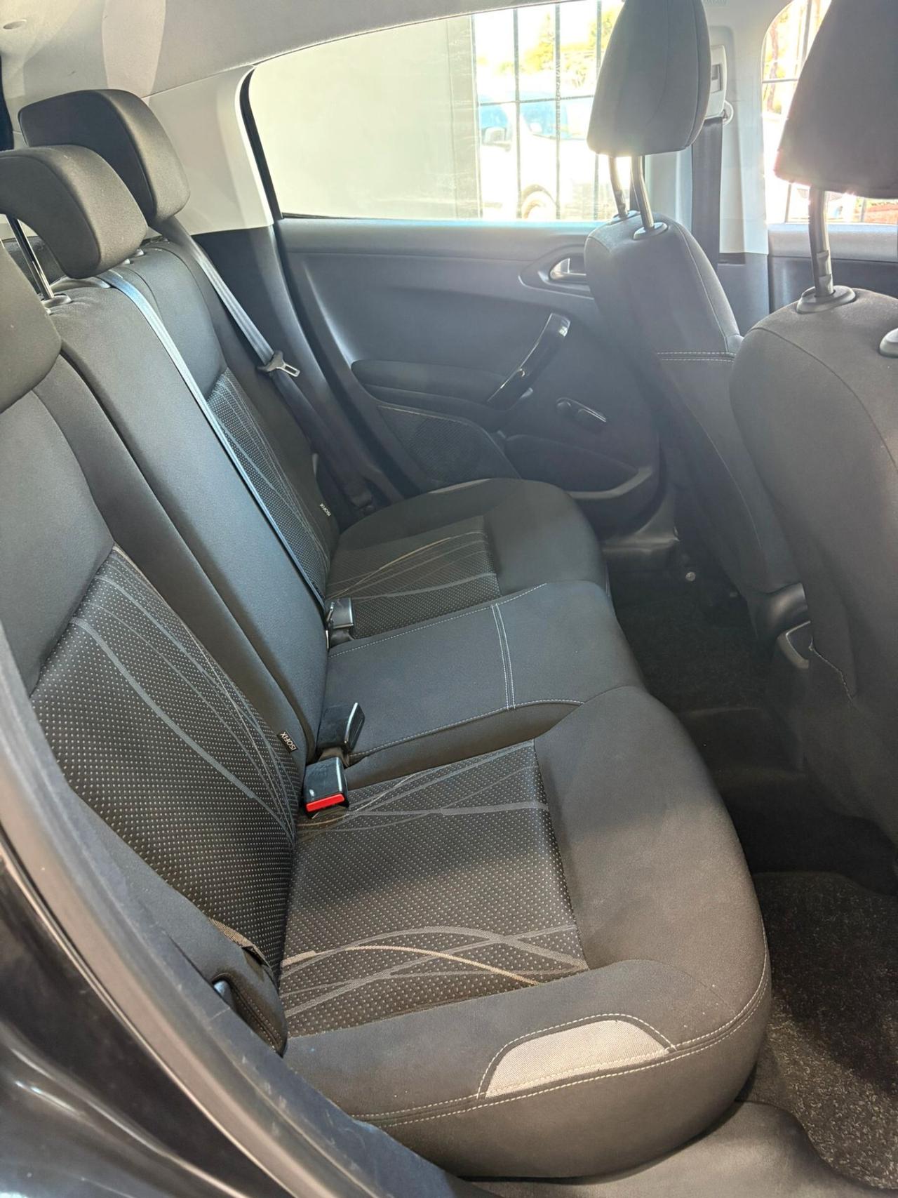 Peugeot 208 12 MESI DI GARANZIA COMPLETA!!!!