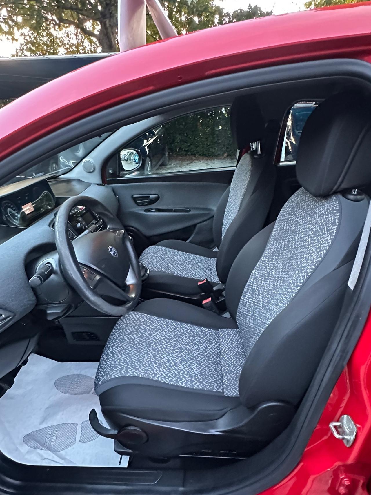 Lancia Ypsilon 1.0 FireFly 5 porte S&S Hybrid Ecochic Gold