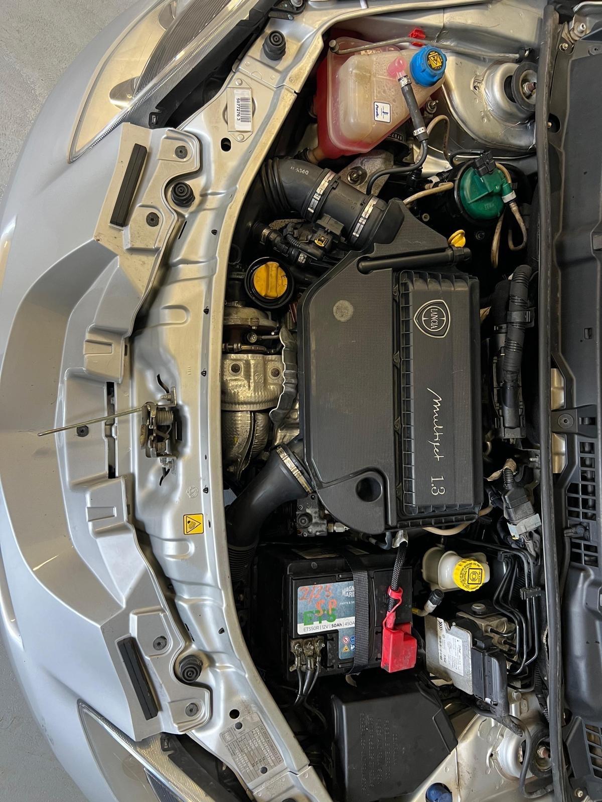 Lancia Ypsilon 1.3 MJT 75 CV Unyca