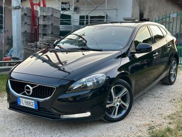Volvo V40 D2 MOMENTUM KMCERT UNICOPR EU6B