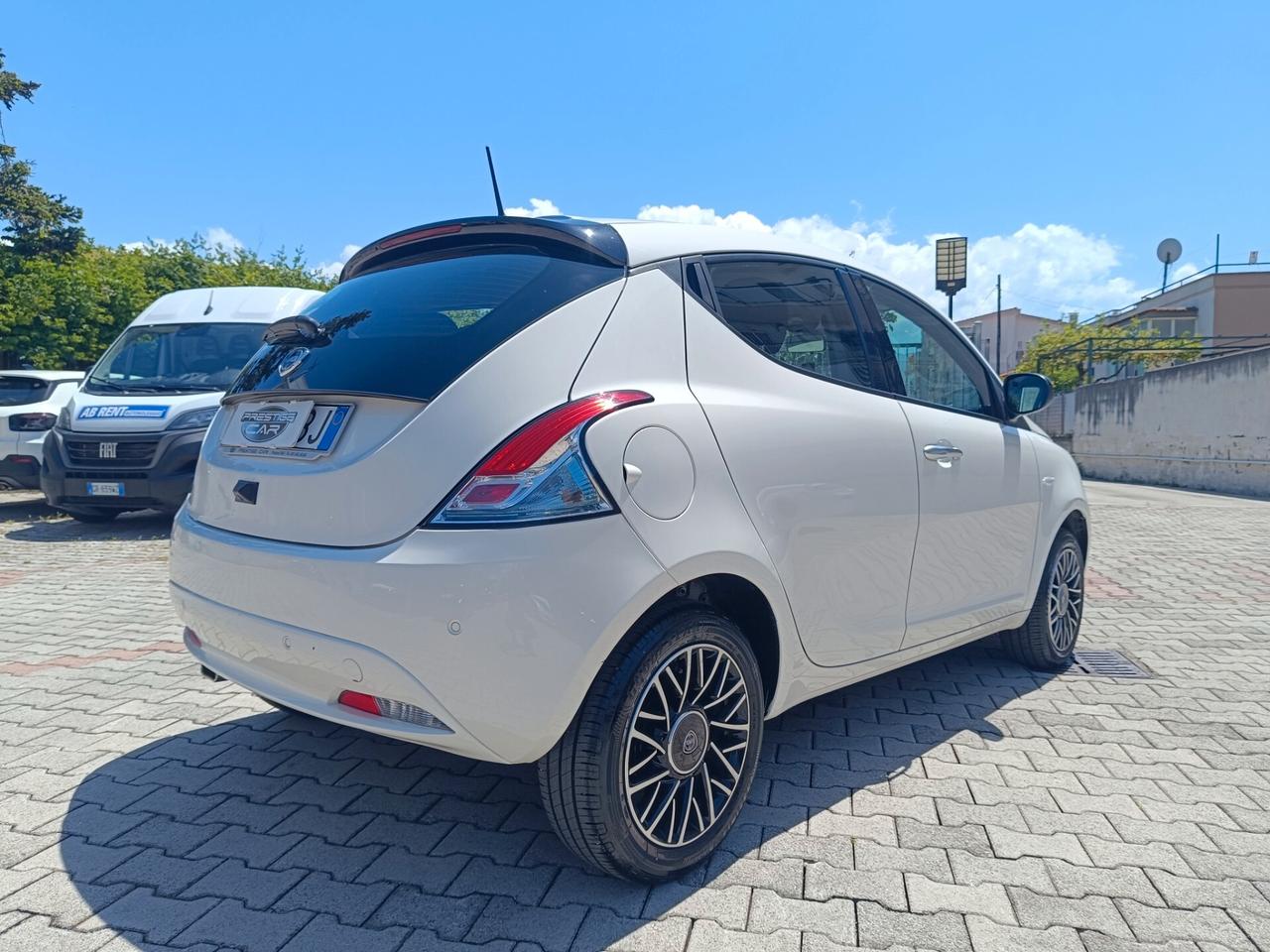 Lancia Ypsilon 1.0 FireFly 5 porte S&S Hybrid Gold