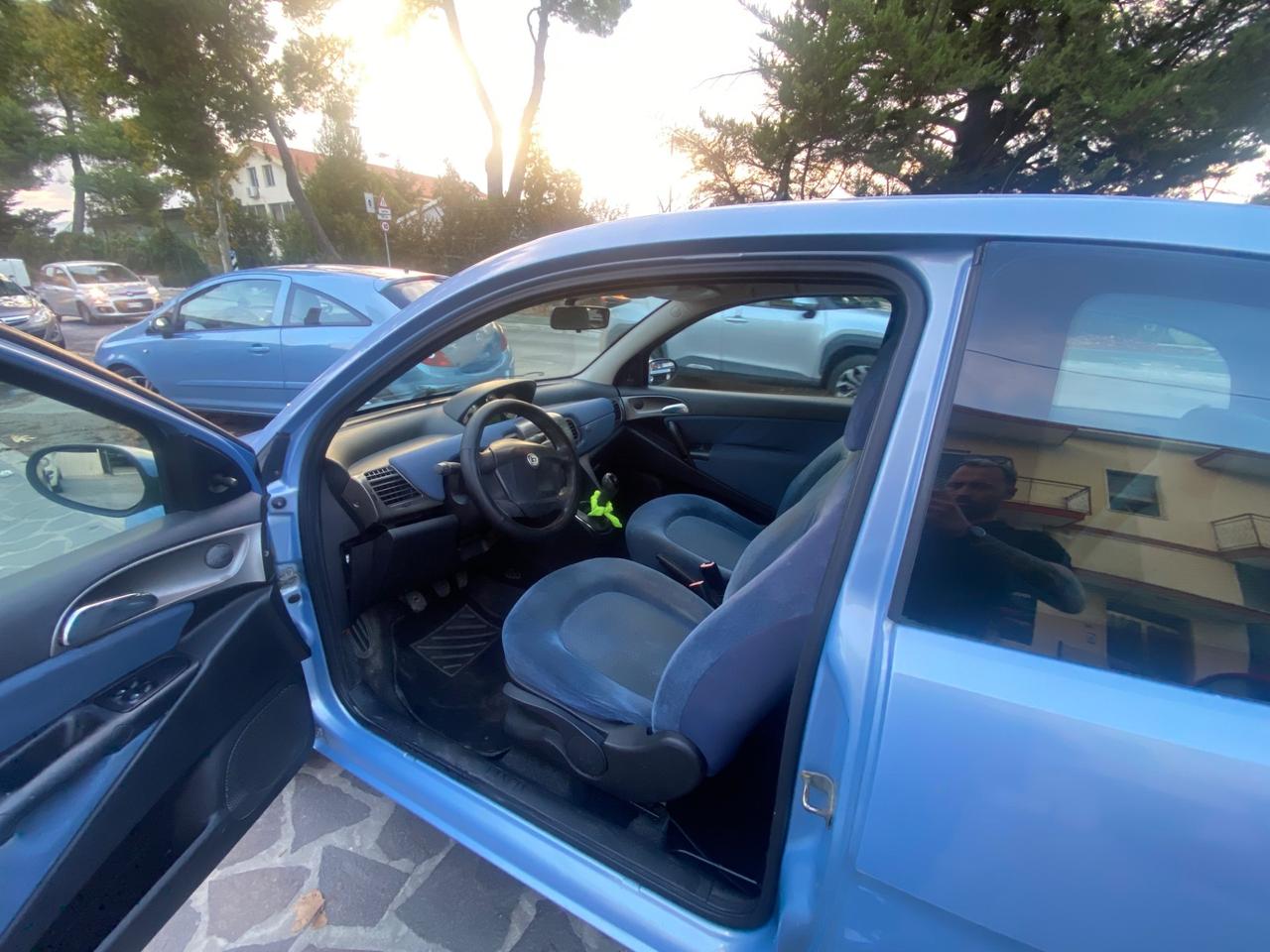 Lancia Ypsilon 1.3 MJT 75 CV Platino