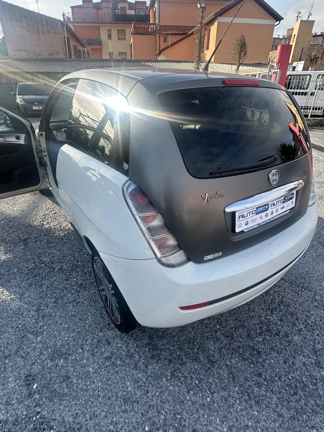 Lancia Ypsilon 1.4 16V Platino