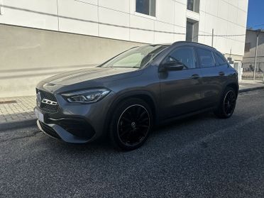 Mercedes-Benz GLA GLA 180D in allestimento Premium / AMG Line