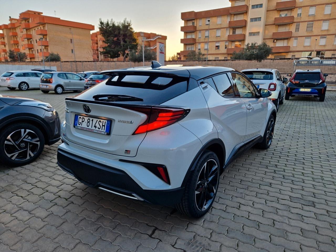 Toyota C-HR 1.8 Hybrid E-CVT GR Sport KM0